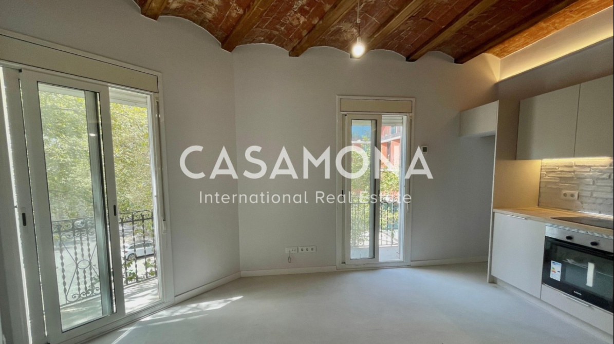 Appartement lumineux rénové de 2 chambres avec balcon à Poblenou