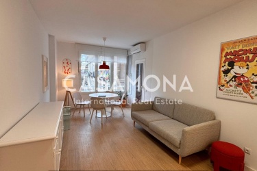 Newly Renovated 4-Bedroom Apartment with Spacious Balcony in the Heart of Gràcia