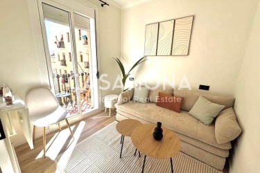 Neu renovierte 2-Zimmer-Wohnung in Barceloneta mit Balkon