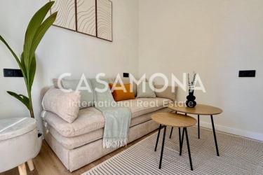 Newly Renovated 2-Bedroom Apartment with Balcony in Barceloneta