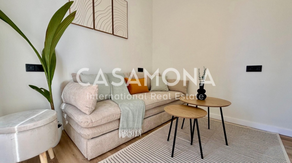 Newly Renovated 2-Bedroom Apartment with Balcony in Barceloneta