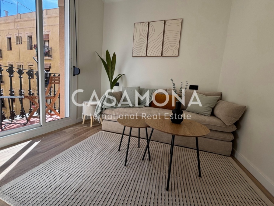 Elegant 2-Bedroom Apartment in Barceloneta with Newly Renovated Balcony