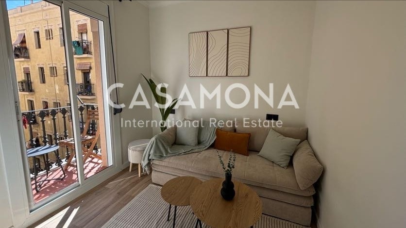 Newly Renovated 2-Bedroom Apartment with Balcony in Barceloneta