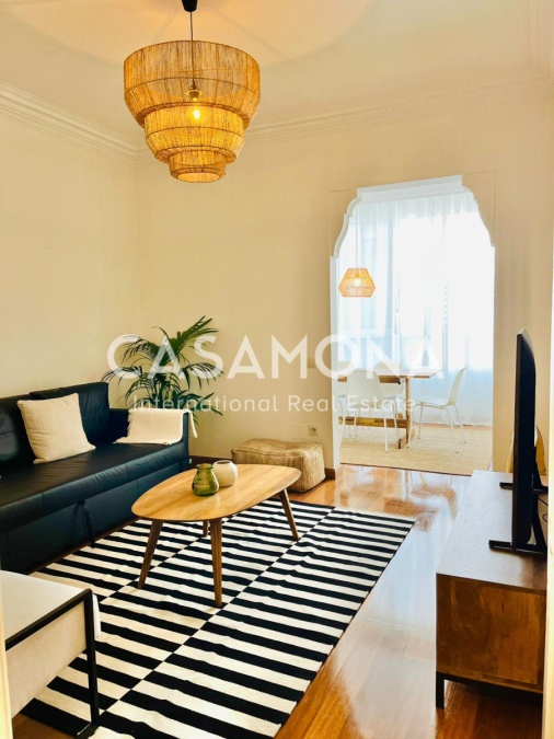 Spacious 3-Bedroom Apartment in the Heart of Eixample with High Ceilings