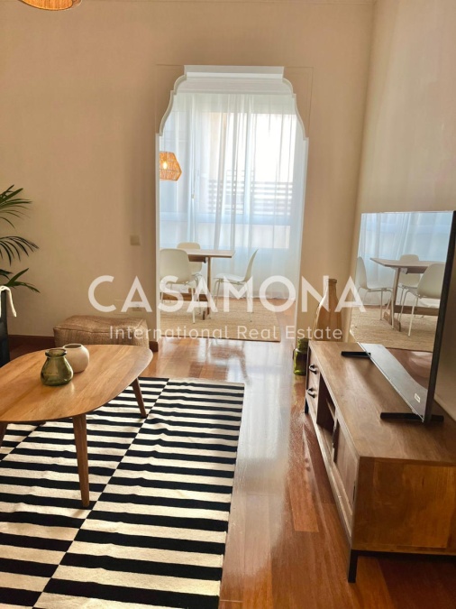 Spacious 3-Bedroom Apartment in the Heart of Eixample with High Ceilings