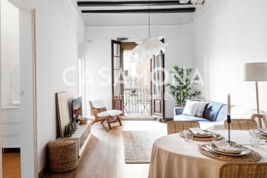 (RESERVED) Stylish 3-Bedroom Apartment with Balcony in Eixample Dreta