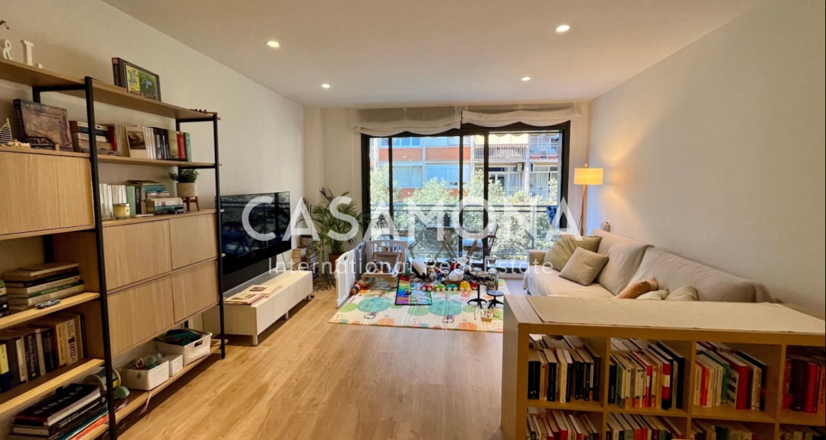 (GERESERVEERD) Modern appartement met 4 slaapkamers in Eixample Esquerra