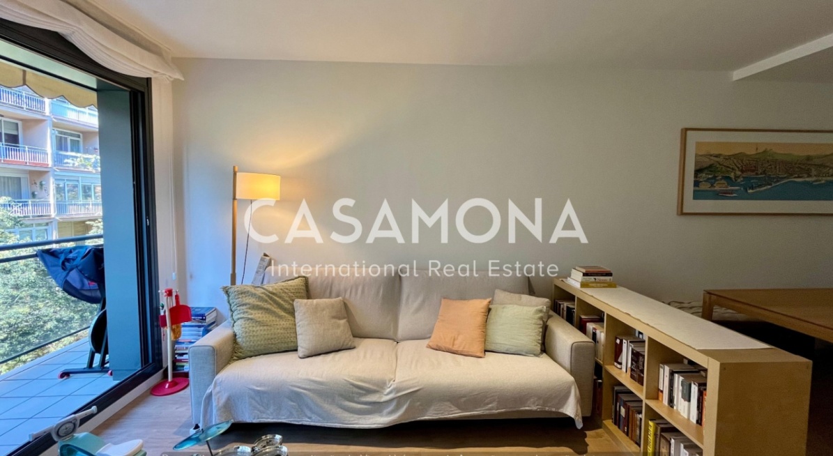 (GERESERVEERD) Modern appartement met 4 slaapkamers in Eixample Esquerra