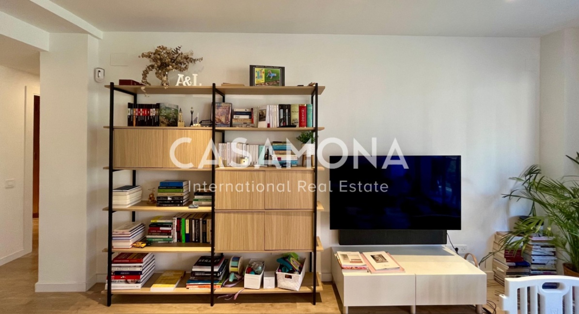 (GERESERVEERD) Modern appartement met 4 slaapkamers in Eixample Esquerra