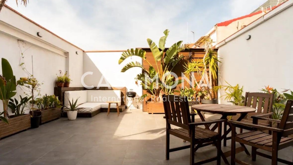 Newly Renovated 3-Bedroom Apartment with a Private Terrace in Poble Nou