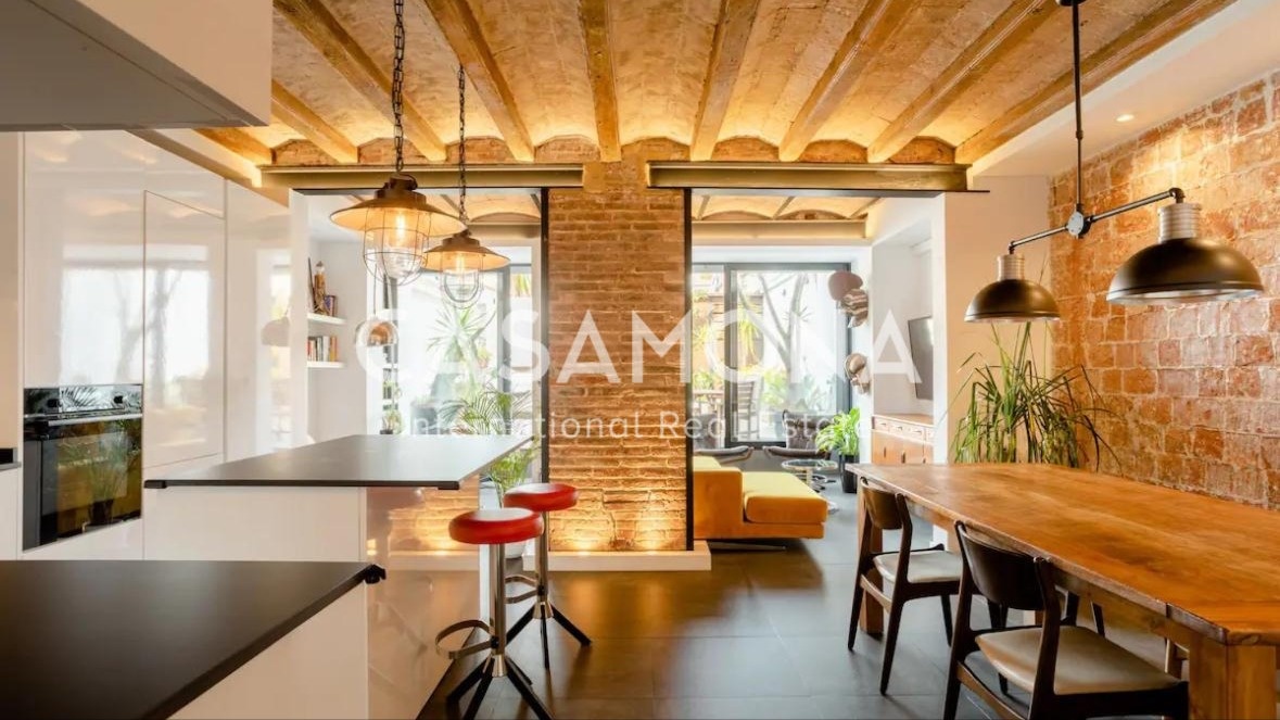 Newly Renovated 3-Bedroom Apartment with a Private Terrace in Poble Nou