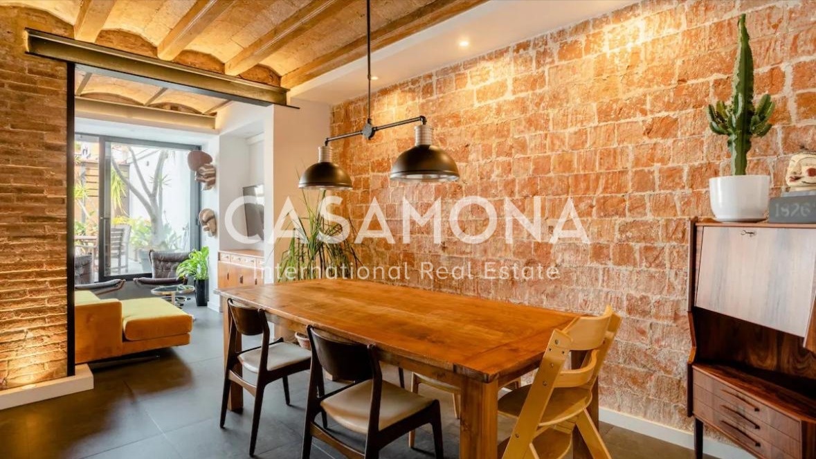 Newly Renovated 3-Bedroom Apartment with a Private Terrace in Poble Nou