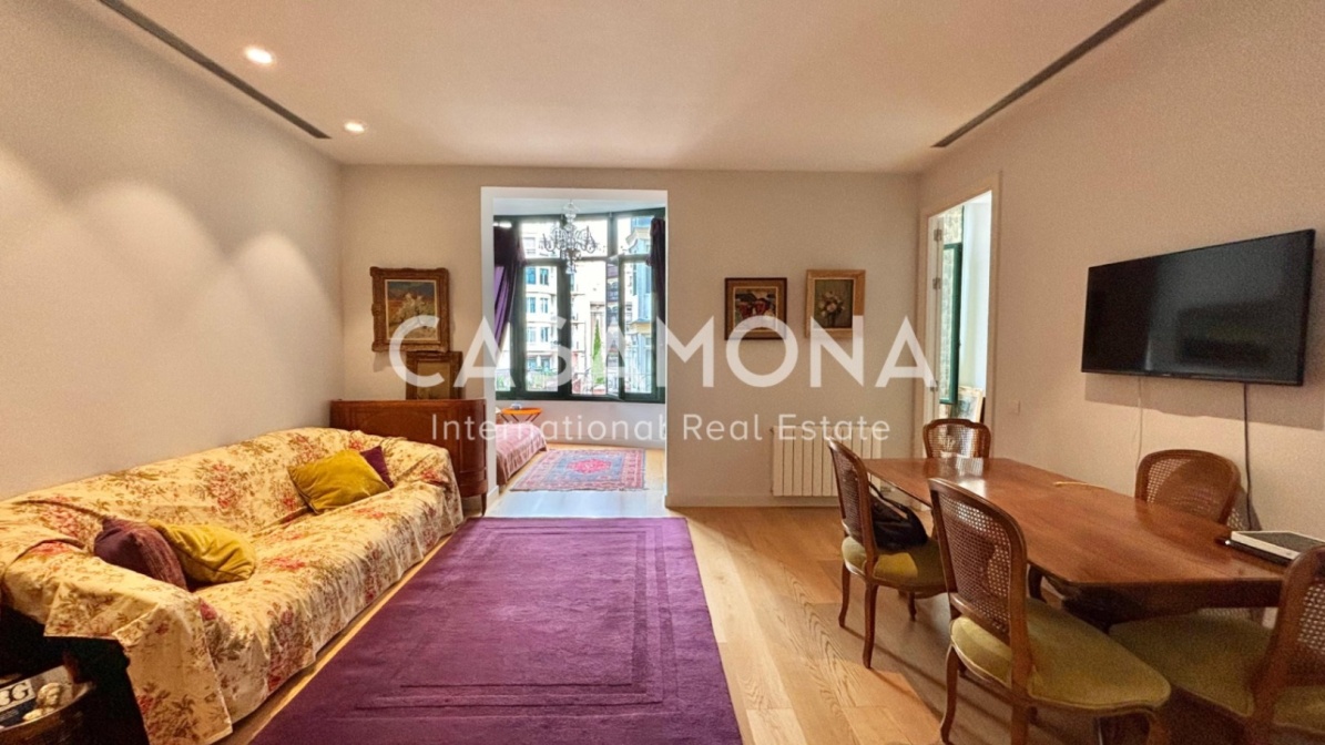 Elegante apartamento de 2 dormitorios y 2 baños junto a Passeig Gràcia