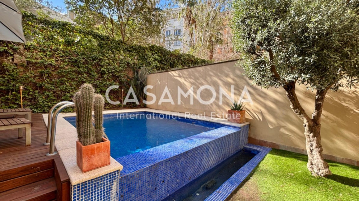 Spacious Duplex with Swimming Pool Near Sagrada Familia