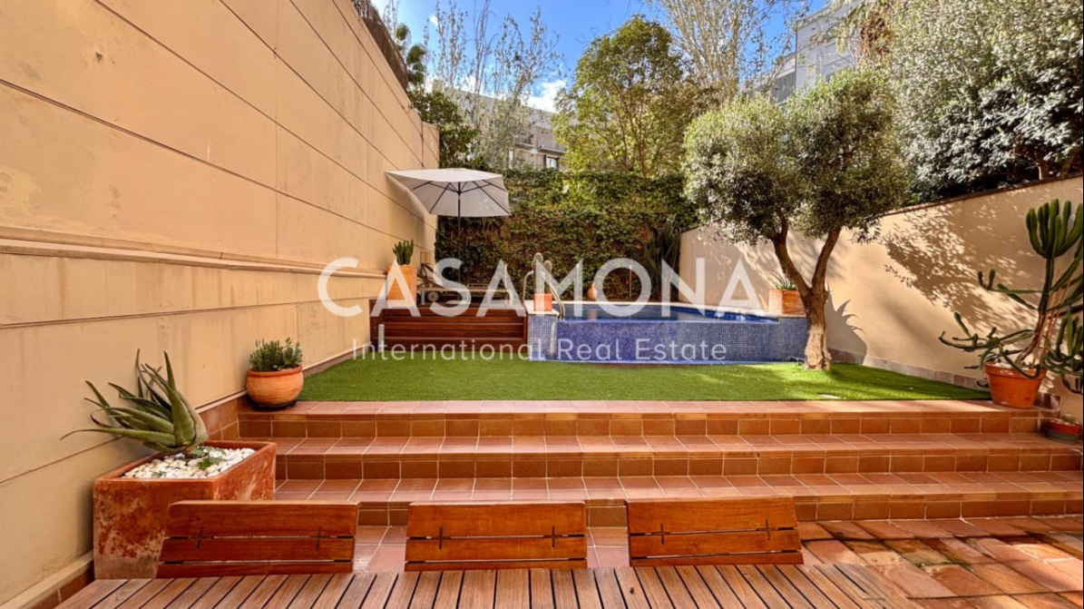 Geräumiges Duplex mit Pool in der Nähe der Sagrada Familia