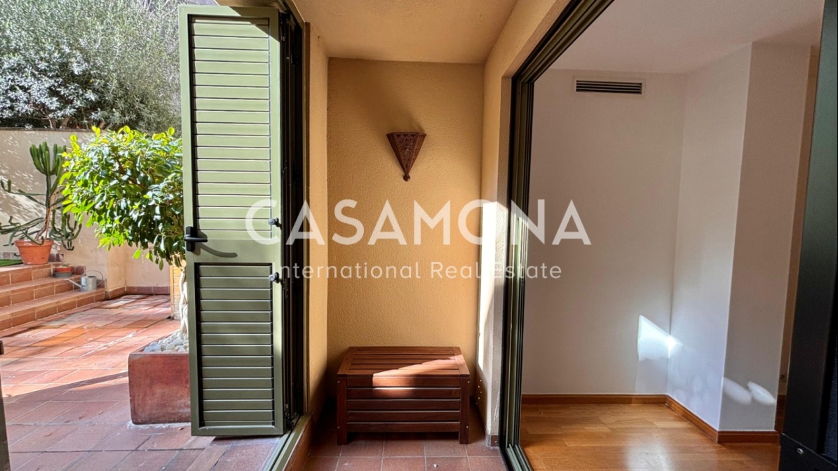 Duplex 4 bedroom with Swimming Pool Near Sagrada Familia