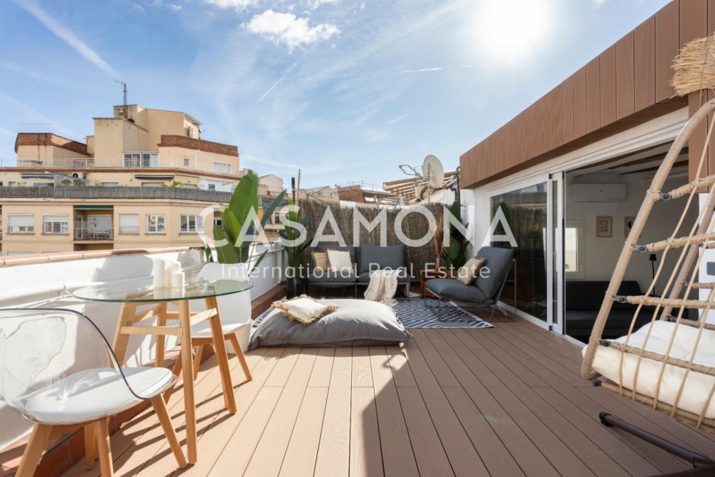 LUJOSO ÁTICO CON TERRAZA PRIVADA EN EL EIXAMPLE