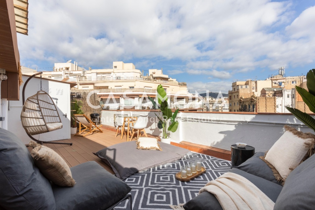 LUJOSO ÁTICO CON TERRAZA PRIVADA EN EL EIXAMPLE