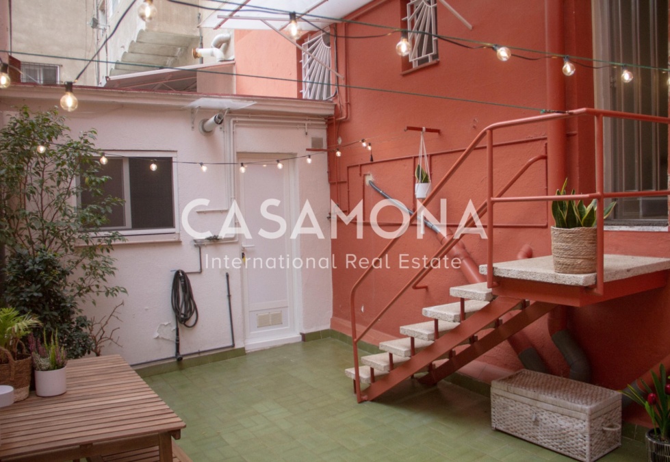 Charming Three-Bedroom Apartment Near Plaça de Catalunya with Private Patio