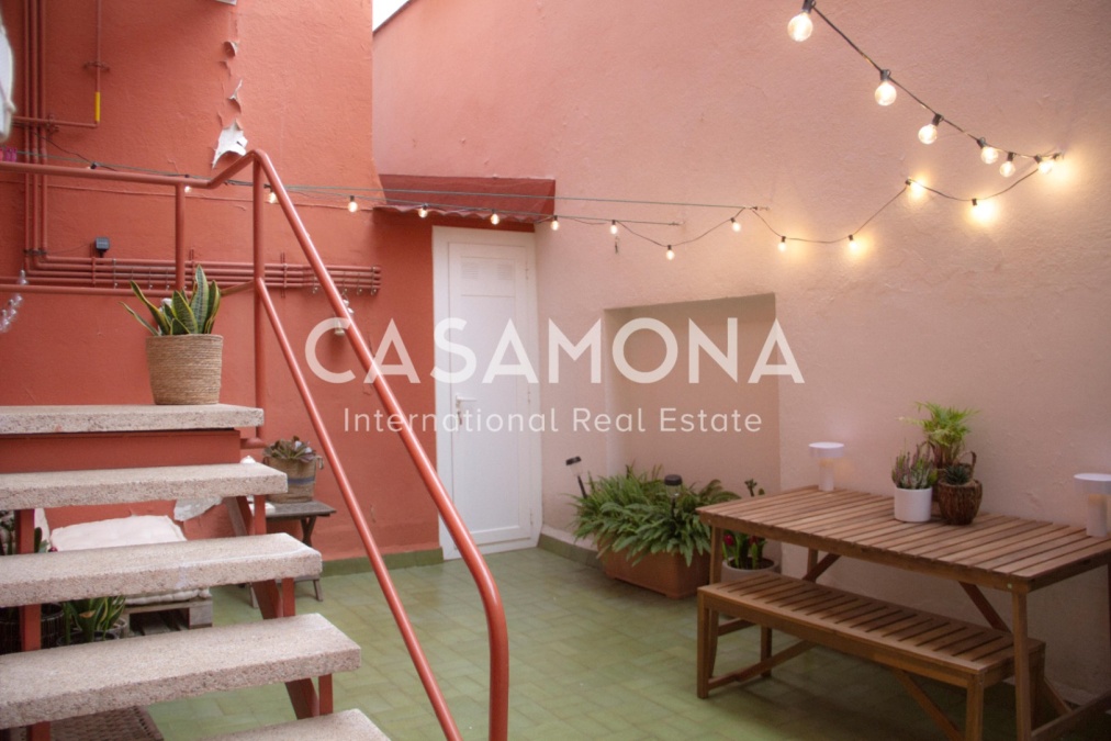 Charming Three-Bedroom Apartment Near Plaça de Catalunya with Private Patio