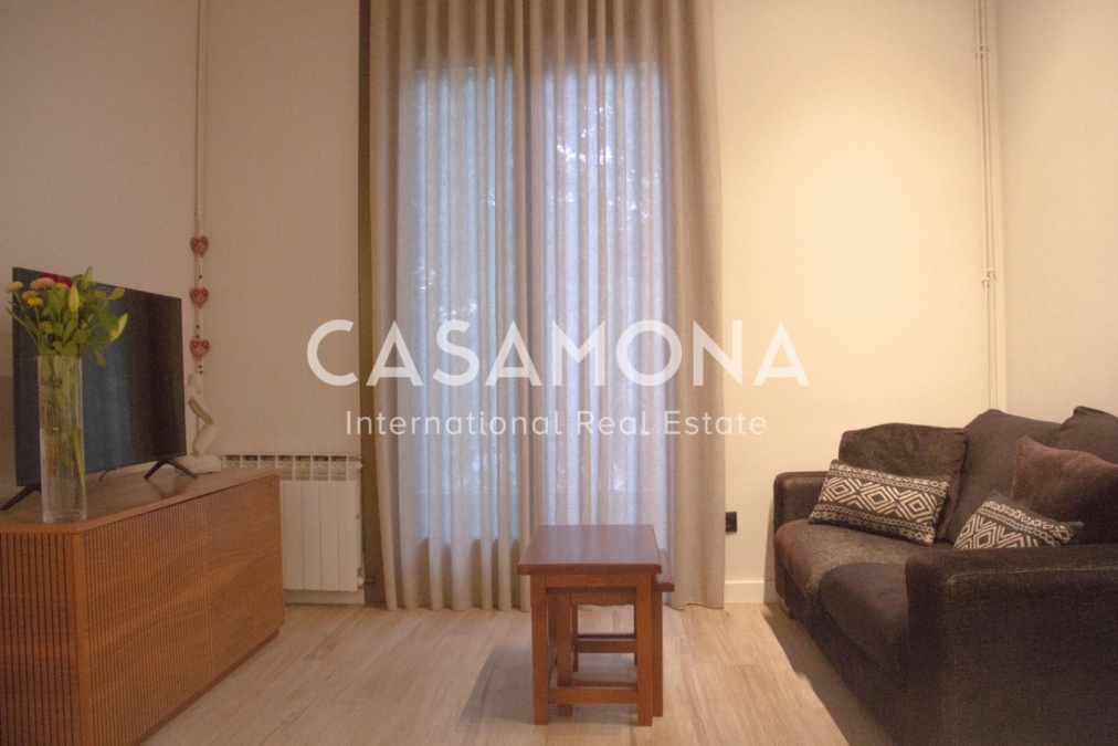 Charming Three-Bedroom Apartment Near Plaça de Catalunya with Private Patio