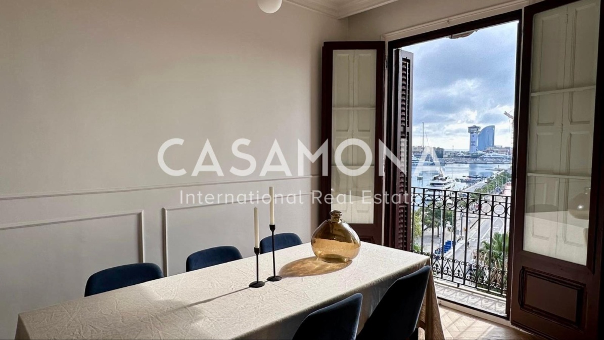 Bright and Modern 2 Bedroom Apartment with Spectacular Views on the Port