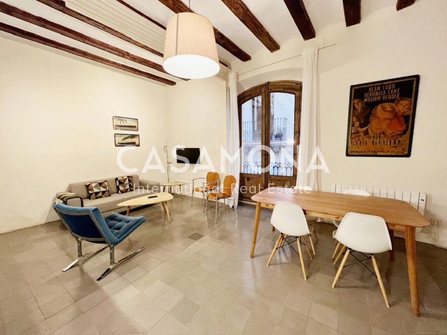 Two Double Bedroom Apartment with Balcony and High Ceilings in El Born