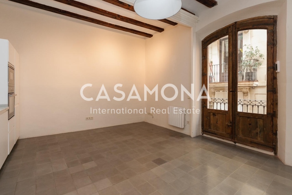 Spacious 2-Bedroom Apartment with Balcony and High Ceilings in Sant Pere