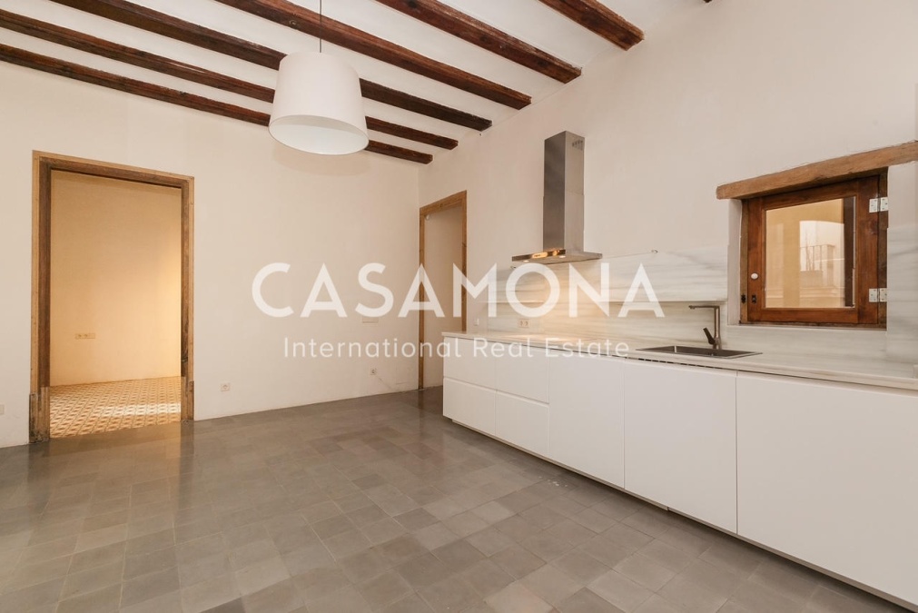 Spacious 2-Bedroom Apartment with Balcony and High Ceilings in Sant Pere