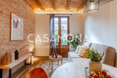 Apartamento de 2 dormitorios recién renovado con gran balcón en Eixample Esquerra