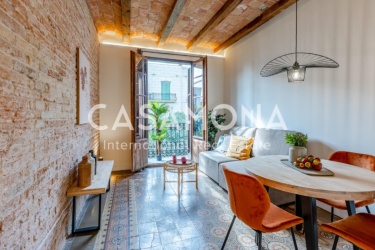 Newly Renovated 2 Bedroom Apartment with Big Balcony in Eixample Esquerra