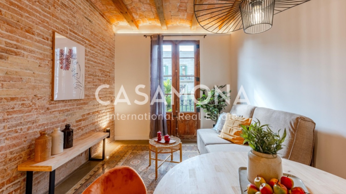 Appartamento con 2 camere da letto recentemente ristrutturato con grande balcone nell'Eixample Esquerra