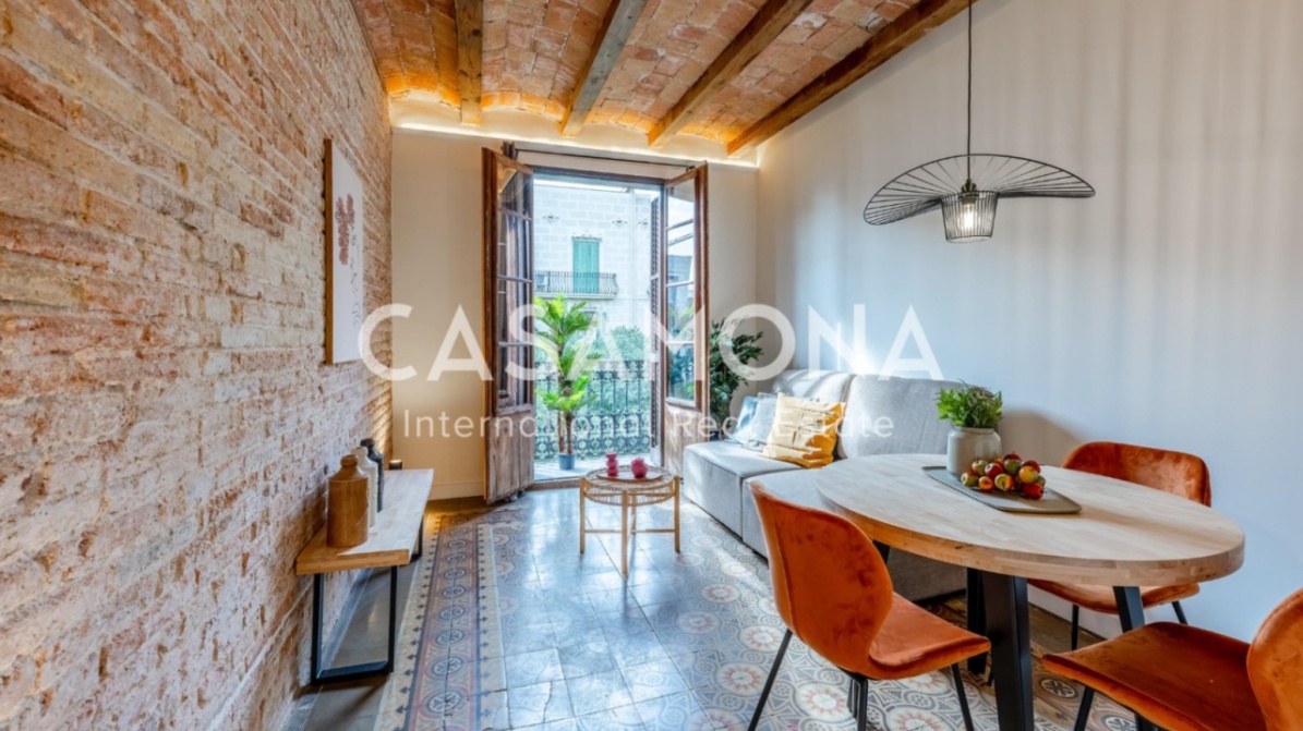 Appartamento con 2 camere da letto recentemente ristrutturato con grande balcone nell'Eixample Esquerra