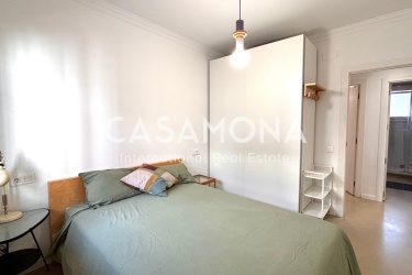 Bright 2-Bedroom Flat in Barceloneta with Private Balcony