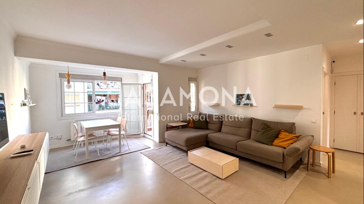 Bright 2-Bedroom Flat in Barceloneta with Private Balcony