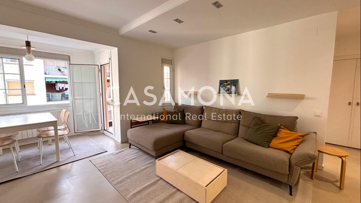 Bright 2-Bedroom Flat in Barceloneta with Private Balcony