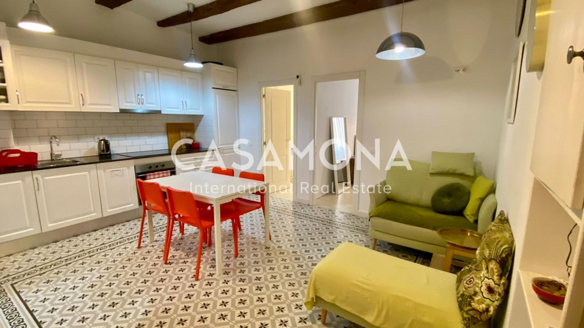 Catalan Style 2 Bedroom Apartment in El Raval with Traditional Features