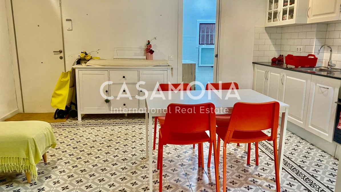 Catalan Style 2 Bedroom Apartment in El Raval with Traditional Features