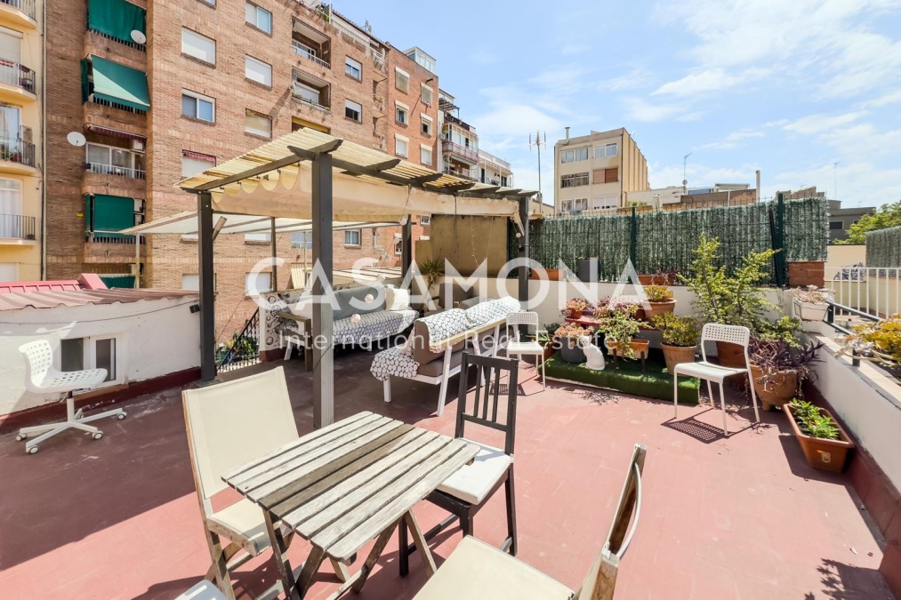 Spaziosa casa con 6 camere da letto da ristrutturare nell'ospedale di Sant Pau con terrazza panoramica