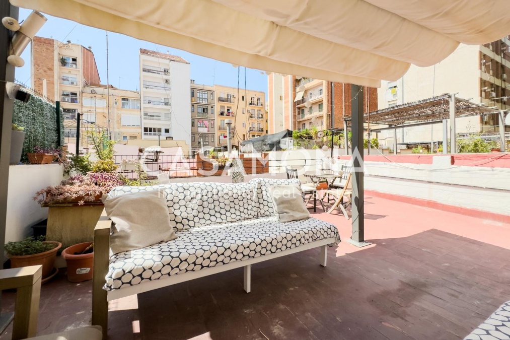 Spaziosa casa con 6 camere da letto da ristrutturare nell'ospedale di Sant Pau con terrazza panoramica