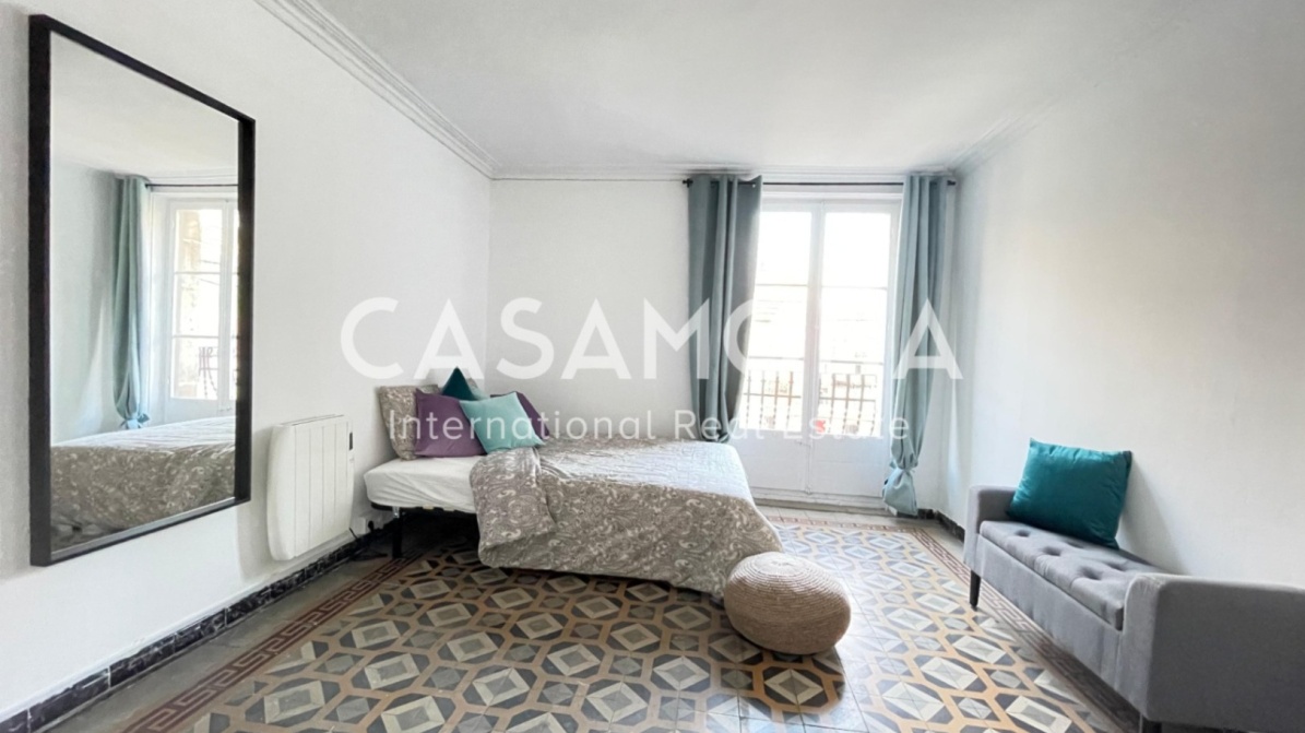 Great Co-Living Investment 5 Bedroom Apartment Next to La Rambla