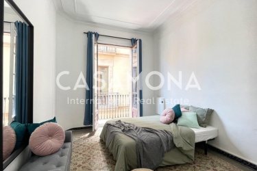 Ideal for CO-living Investment 6 Bedroom Apartment with Balconies in Gotico