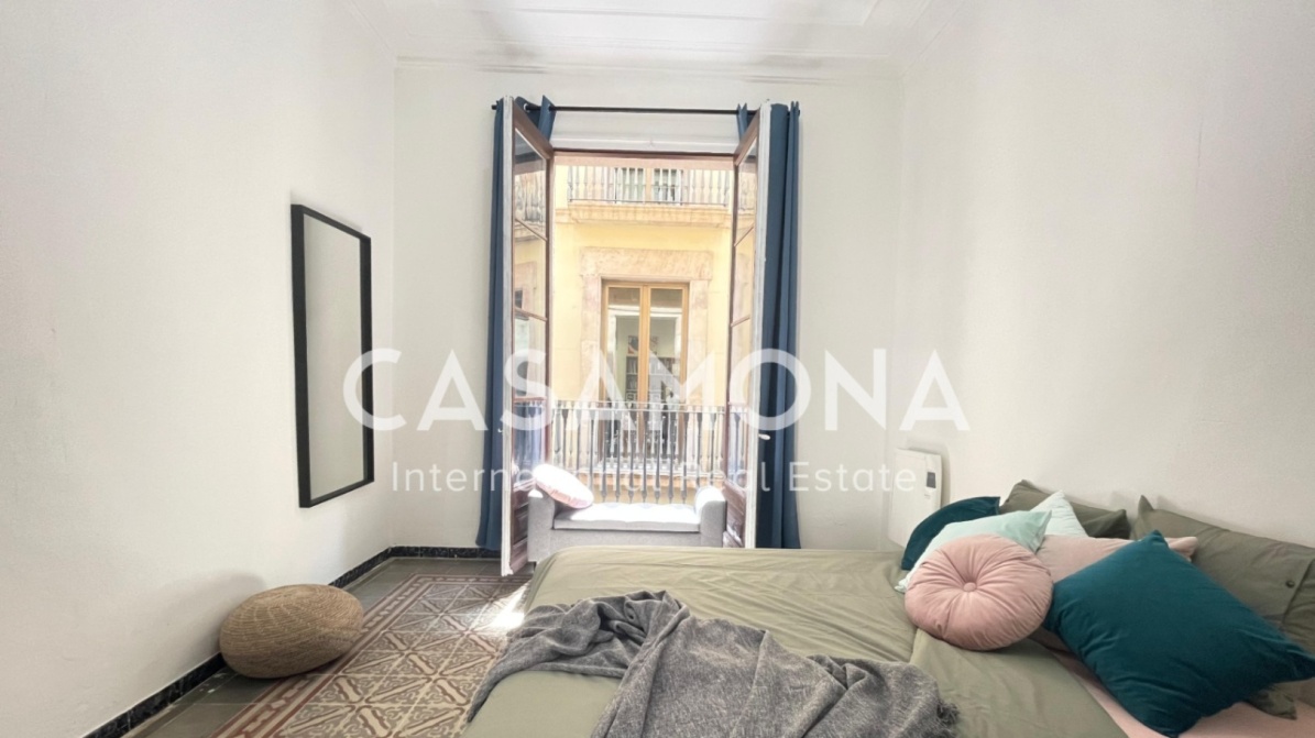 Ideal for CO-living Investment 6 Bedroom Apartment with Balconies in Gotico