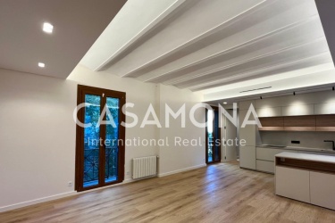 Spacious 3 Double Bedroom Apartment with 4 Balconies on Via Laietana