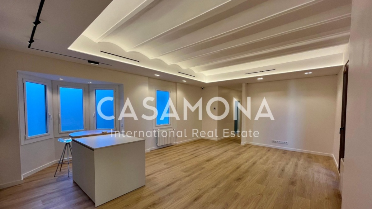 Spacious 3 Double Bedroom Apartment with 4 Balconies on Via Laietana