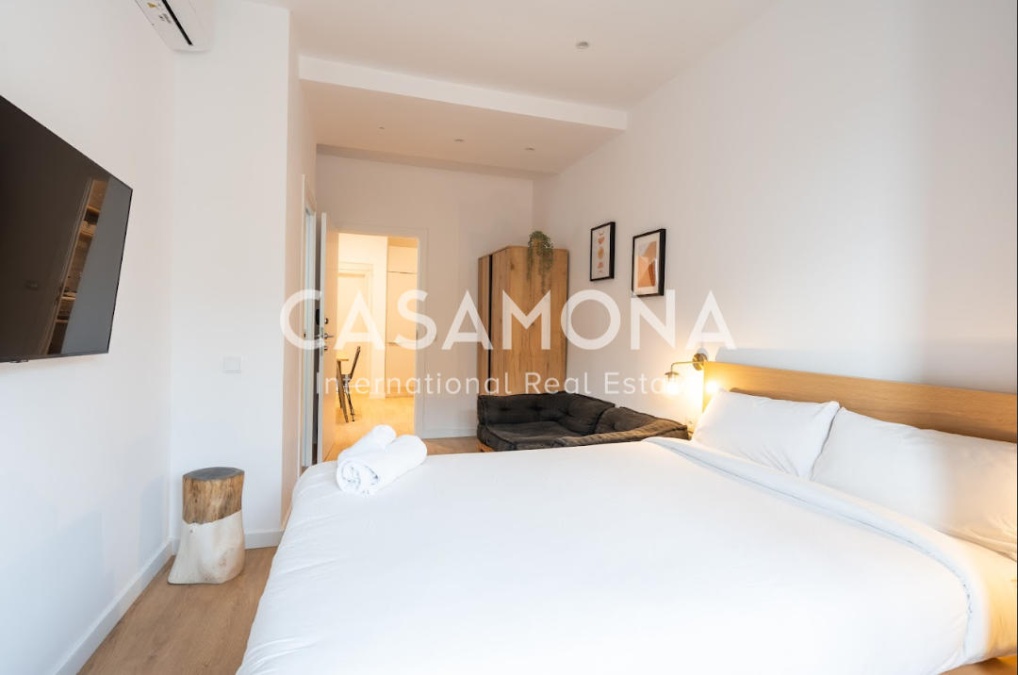 Co-living Room with a Private Bathroom in Gracia