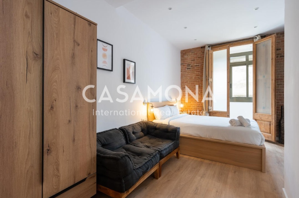 Co-living Room with a Private Bathroom in Gracia