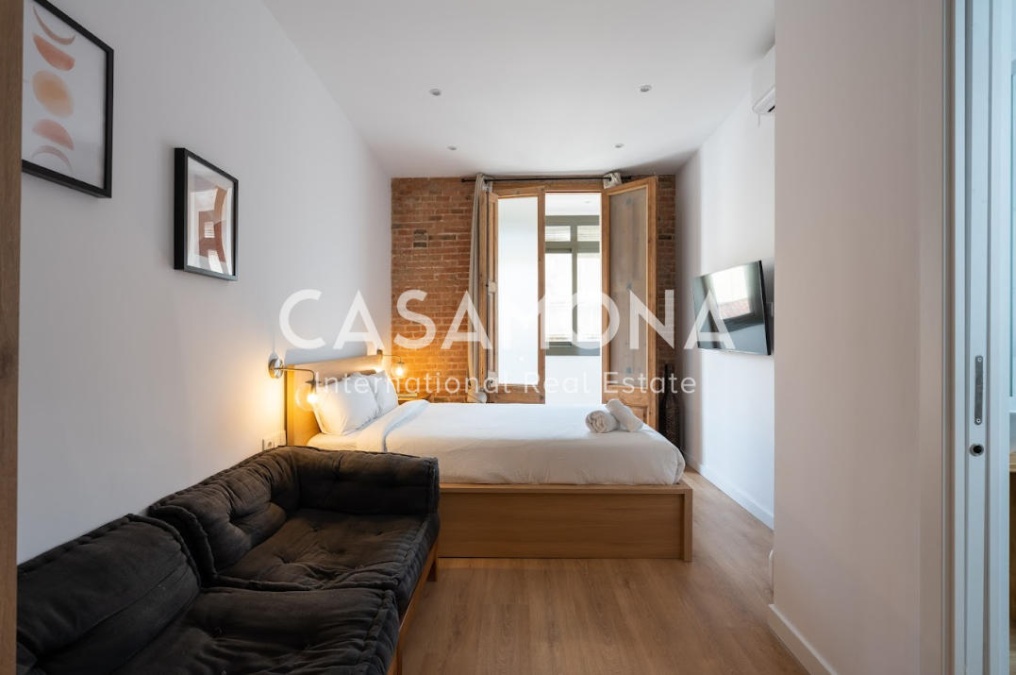 Co-living Room with a Private Bathroom in Gracia