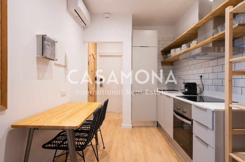 Co-living Room with a Private Bathroom in Gracia