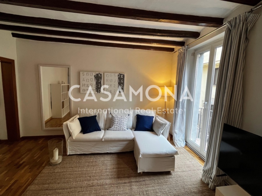 Spacious 3 Bedroom Apartment with Balcony in the heart of El Born